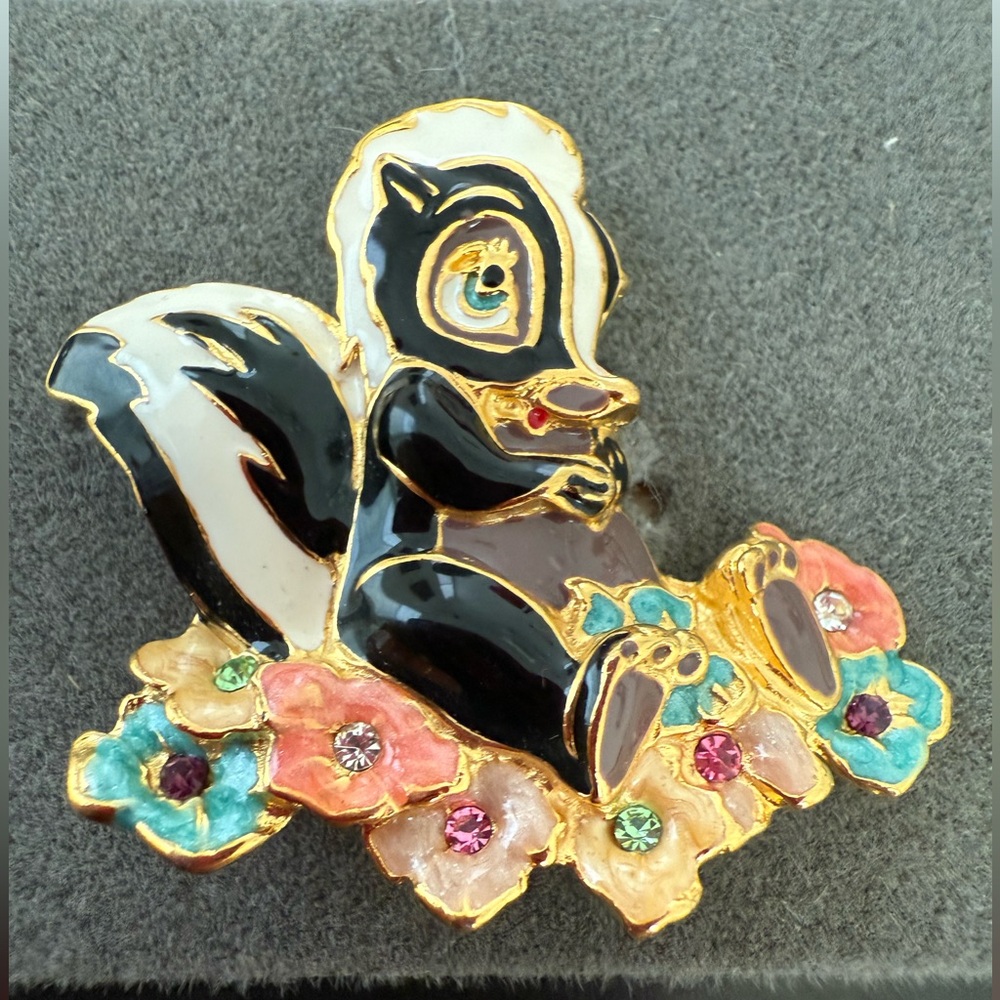 Disney Bambi Flower Skunk Jeweled Flower Patch Rhinestones Jewelry Brooch Pin